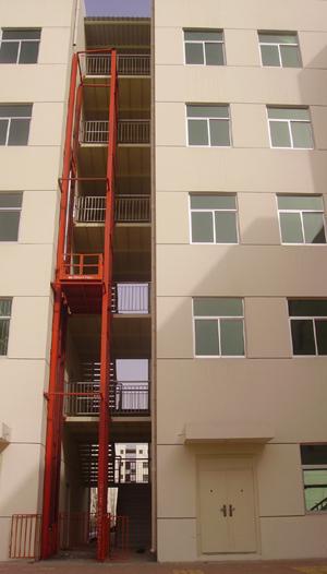 導軌式(shì)液壓升(shēng)降機