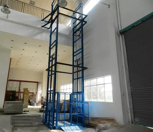 二(èr)樓上貨(huo)專用升(sheng)降平台(tai)